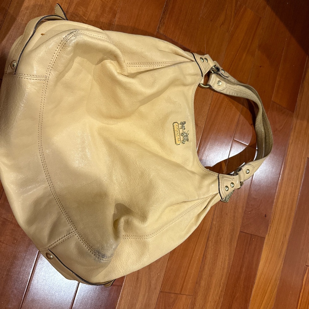 Coach Yellow leather Should Bag with many pockets